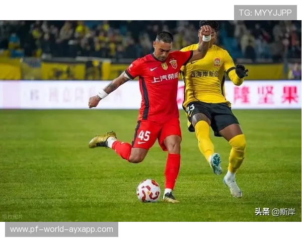 上海海港莱昂纳多高速带球直塞：速度之翼点亮城市夜空